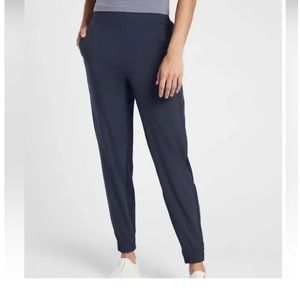 BROOKLYN unlined Athleta joggers black with camo pattern